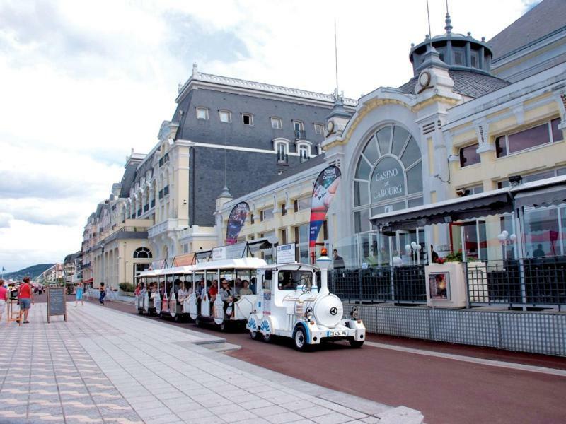 Cabourg - Hyper Centre, Plage エクステリア 写真