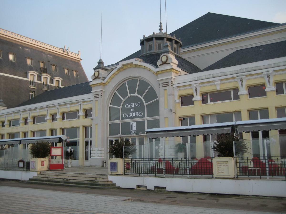 Cabourg - Hyper Centre, Plage エクステリア 写真